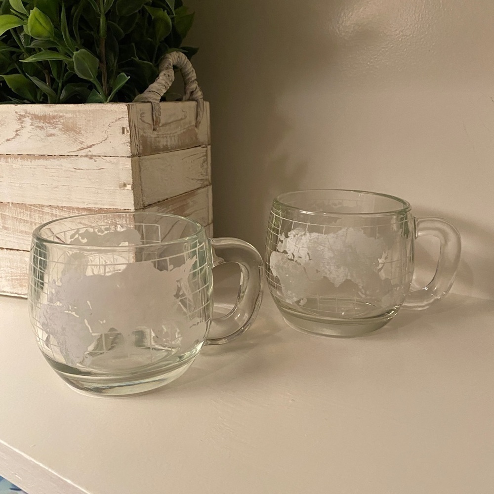 Set of 2 Vintage Nestle Nescafe World Map Globe Etched Glasses Mug Coffee Cups